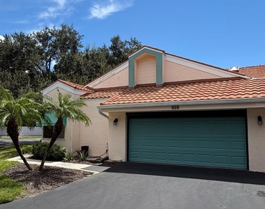 608 Marcus Street - Photo Thumbnail 2