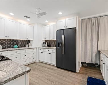 7215 Westmoreland Drive - Photo Thumbnail 15