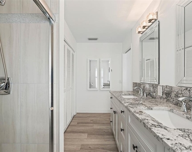 7215 Westmoreland Drive - Photo Thumbnail 12