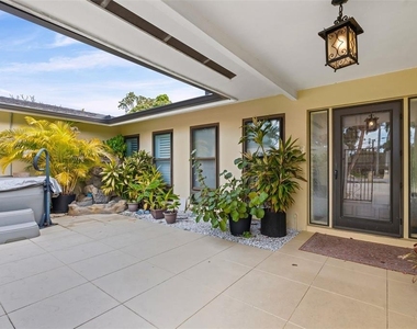 7215 Westmoreland Drive - Photo Thumbnail 4