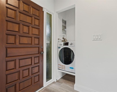 7215 Westmoreland Drive - Photo Thumbnail 6