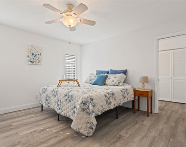 7215 Westmoreland Drive - Photo Thumbnail 10