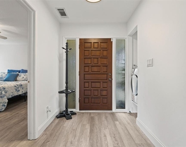 7215 Westmoreland Drive - Photo Thumbnail 5