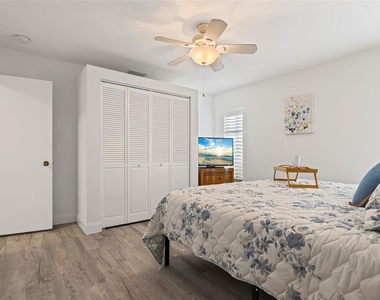 7215 Westmoreland Drive - Photo Thumbnail 11