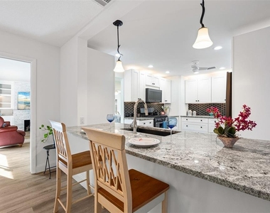 7215 Westmoreland Drive - Photo Thumbnail 20