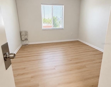 4127 Heron Way - Photo Thumbnail 7