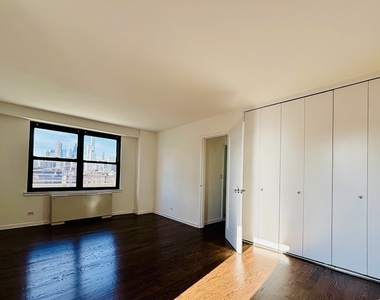  240 East 82nd Street, 19E - Photo Thumbnail 10