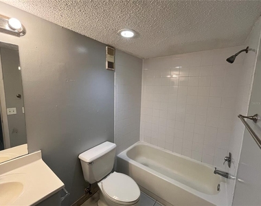 2700 Coconut Bay Lane - Photo Thumbnail 8