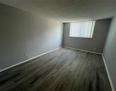 2700 Coconut Bay Lane - Photo Thumbnail 5