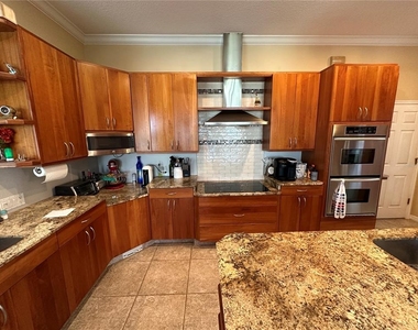 4727 Spinnaker Drive - Photo Thumbnail 9