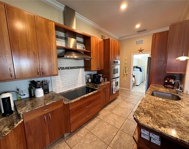 4727 Spinnaker Drive - Photo Thumbnail 10