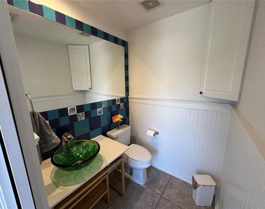 4727 Spinnaker Drive - Photo Thumbnail 17