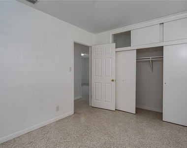 1225 Casabella Drive - Photo Thumbnail 14