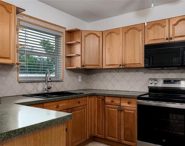 1225 Casabella Drive - Photo Thumbnail 6