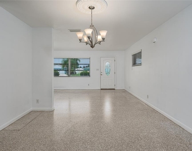 1225 Casabella Drive - Photo Thumbnail 8