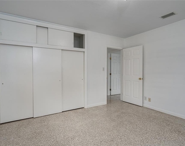 1225 Casabella Drive - Photo Thumbnail 15