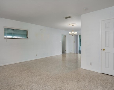 1225 Casabella Drive - Photo Thumbnail 9