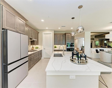 10016 Rembrandt Way - Photo Thumbnail 12