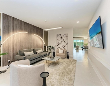 10016 Rembrandt Way - Photo Thumbnail 4