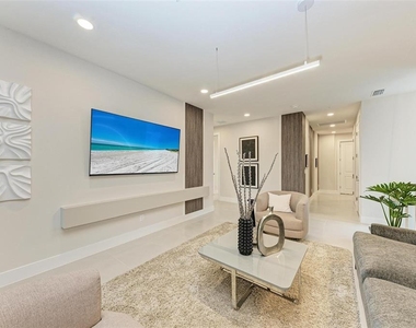 10016 Rembrandt Way - Photo Thumbnail 6