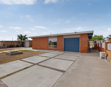 5108 Yvette Avenue - Photo Thumbnail 5