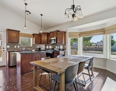 13470 Everingham Street - Photo Thumbnail 4
