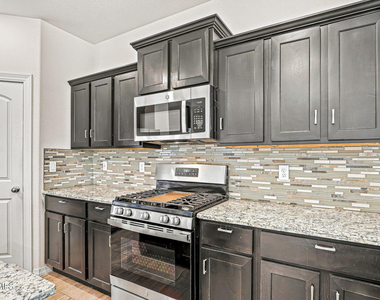 12741 Silver Streak Avenue - Photo Thumbnail 6
