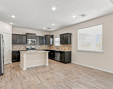 12741 Silver Streak Avenue - Photo Thumbnail 9