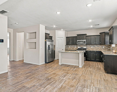 12741 Silver Streak Avenue - Photo Thumbnail 10
