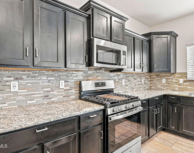 12741 Silver Streak Avenue - Photo Thumbnail 8