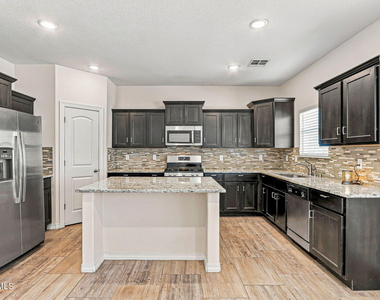 12741 Silver Streak Avenue - Photo Thumbnail 3