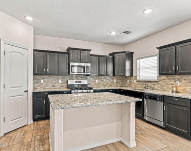 12741 Silver Streak Avenue - Photo Thumbnail 4