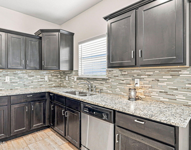 12741 Silver Streak Avenue - Photo Thumbnail 5