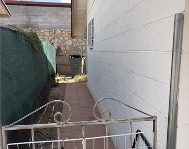 7167 N Loop Drive - Photo Thumbnail 2