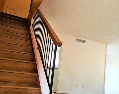 6611 Dawn Drive - Photo Thumbnail 16