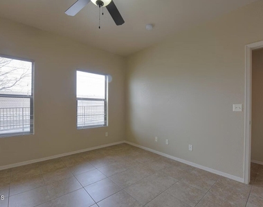 501 E Redd Road - Photo Thumbnail 22