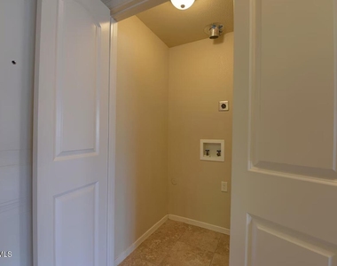 501 E Redd Road - Photo Thumbnail 7