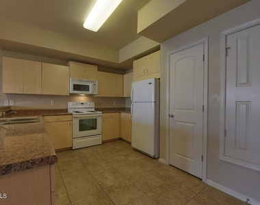 501 E Redd Road - Photo Thumbnail 15