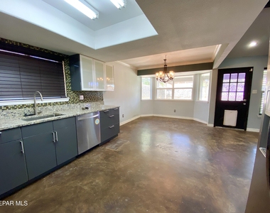 3217 Tomahawk Street - Photo Thumbnail 7