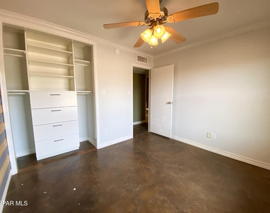 3217 Tomahawk Street - Photo Thumbnail 9