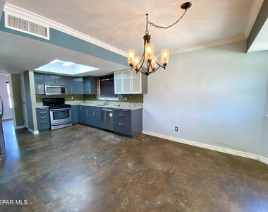 3217 Tomahawk Street - Photo Thumbnail 4