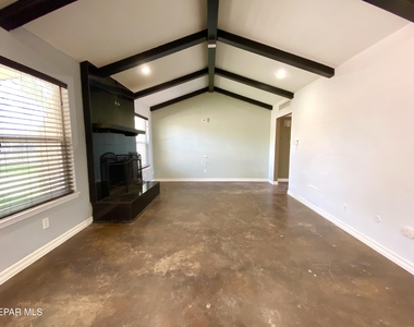 3217 Tomahawk Street - Photo Thumbnail 3