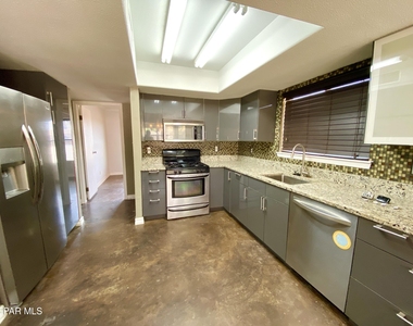 3217 Tomahawk Street - Photo Thumbnail 6