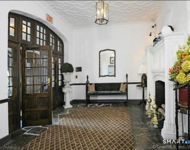 47 Lafayette Place - Photo Thumbnail 4
