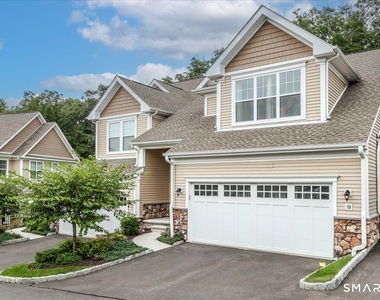 18 Hunting Ridge Lane - Photo Thumbnail 2