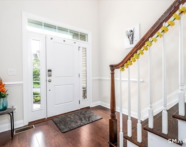 18 Hunting Ridge Lane - Photo Thumbnail 4