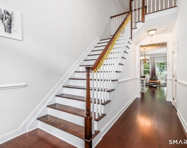 18 Hunting Ridge Lane - Photo Thumbnail 5