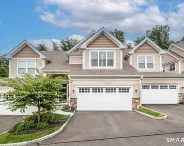 18 Hunting Ridge Lane - Photo Thumbnail 3