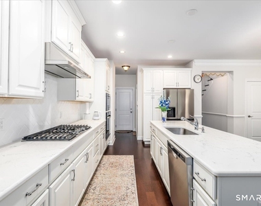 18 Hunting Ridge Lane - Photo Thumbnail 11