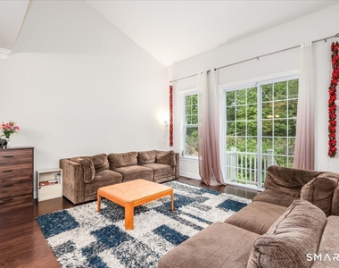 18 Hunting Ridge Lane - Photo Thumbnail 15